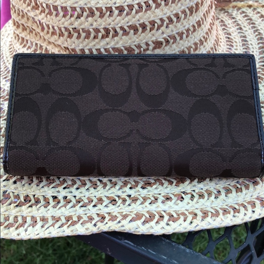 Pre New Coach Wallet Barely Used With Check Book - image 4